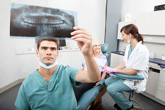 Имплантаты, виниры, люминиры, элайнеры и другие возможности современной стоматологии